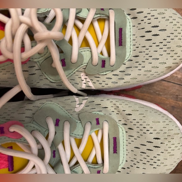 Women's Nike React Vision Size 6 Pistachio/Frost White - Picture 8 of 8